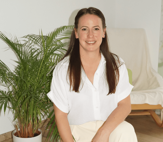 Andrea Herold, Heilpraktikerin fu00fcr Psychotherapie, in ihrer Praxis